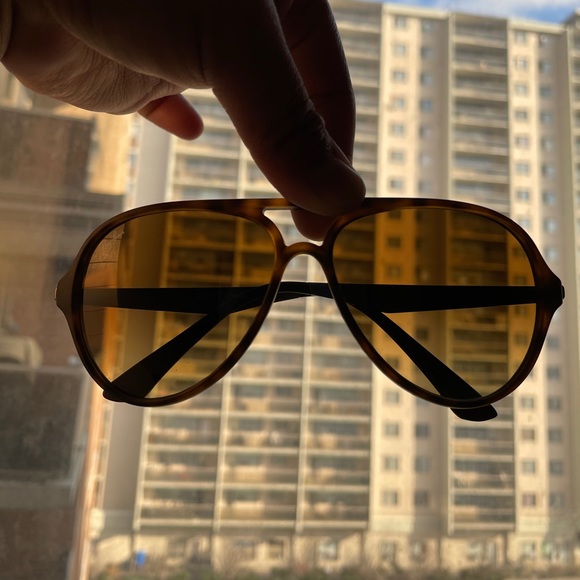 RAY-BAN Sunglasses RB4235 (authentic) - Picture 3 of 7